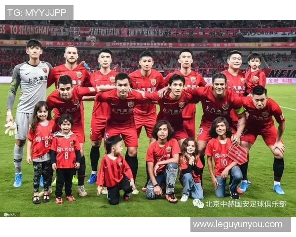 上海足球队以82分稳居选拔赛积分榜首位展现强劲实力